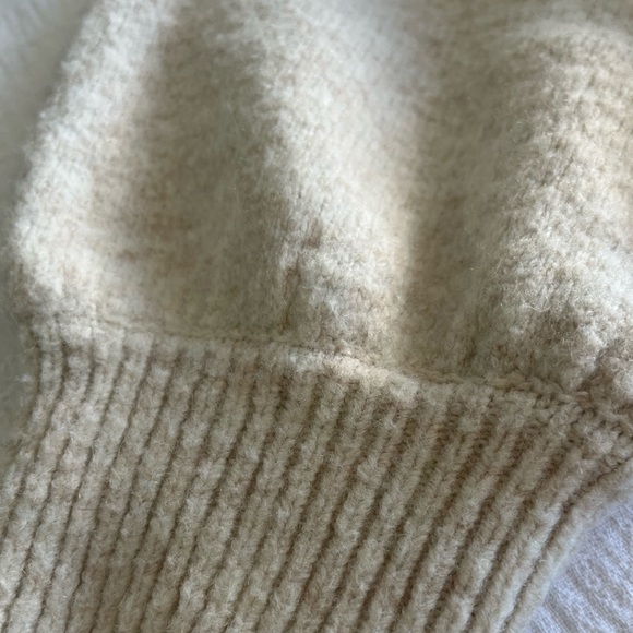 SOLD HM bubble sleeve sweater - Picture 8 of 8